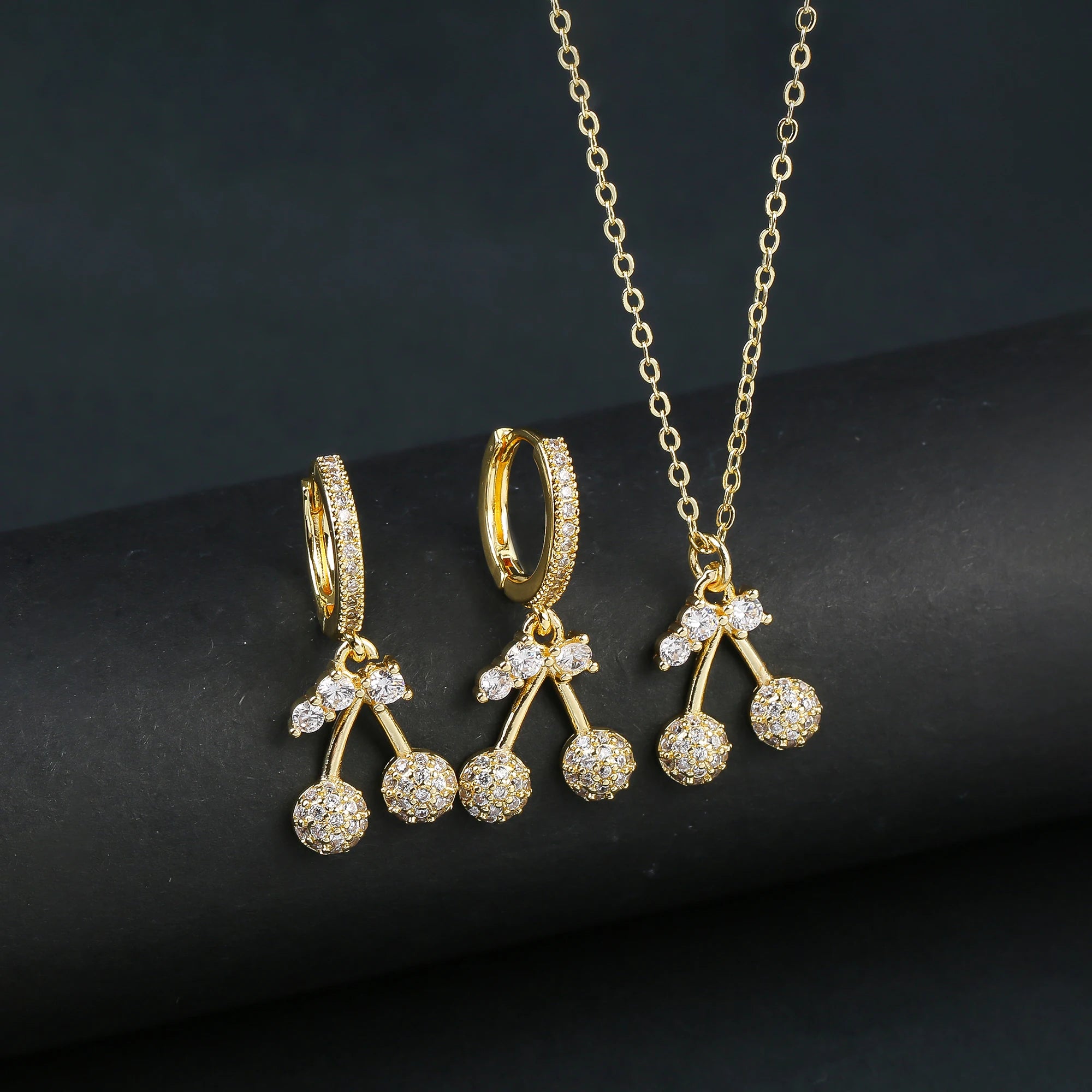 2pcs Hot Sale Fruit Cherry Strawberry Crystal Earrings Necklace Jewelry Set Lucky for Woman Shiny Zircon Party Gift Accessories Qme Jewelry Set 11