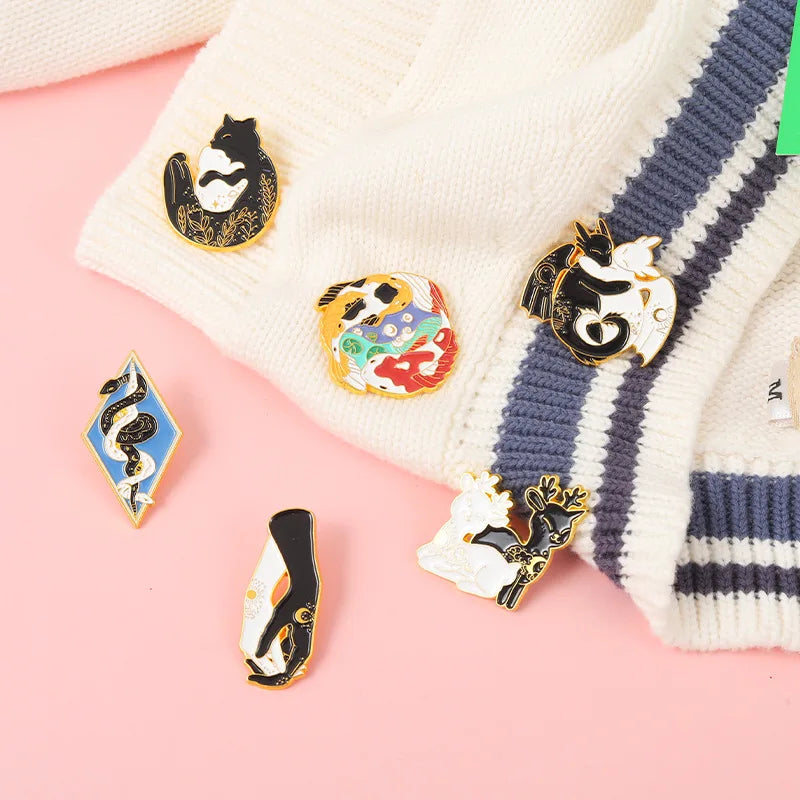 Black White Animal Enamel Pins Snake Cat Dragon Metal Brooches Badge Jewelry Punk Jeans Hat Lapel Clothes Women Kid Wholesale Qme