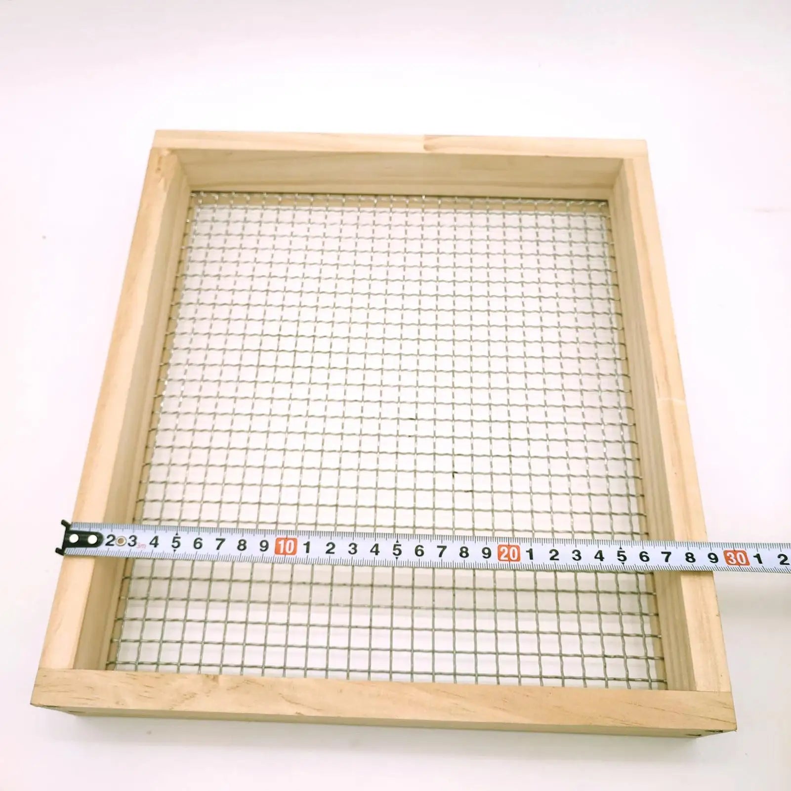 Dirt Sifter for Gardening Gravel Sifting Hand Soil Leaf Sifter for Gardeners Growers Composters Homesteaders Enthusiasts Farmers Qme