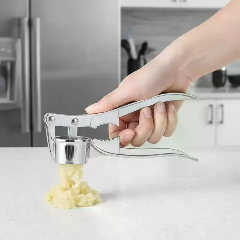 Garlic Press, Premium Rust Proof Kitchen Garlic Mincer Crusher Squeezer With Ergonomic Handle, Ginger Crusher With Good Grip Qme