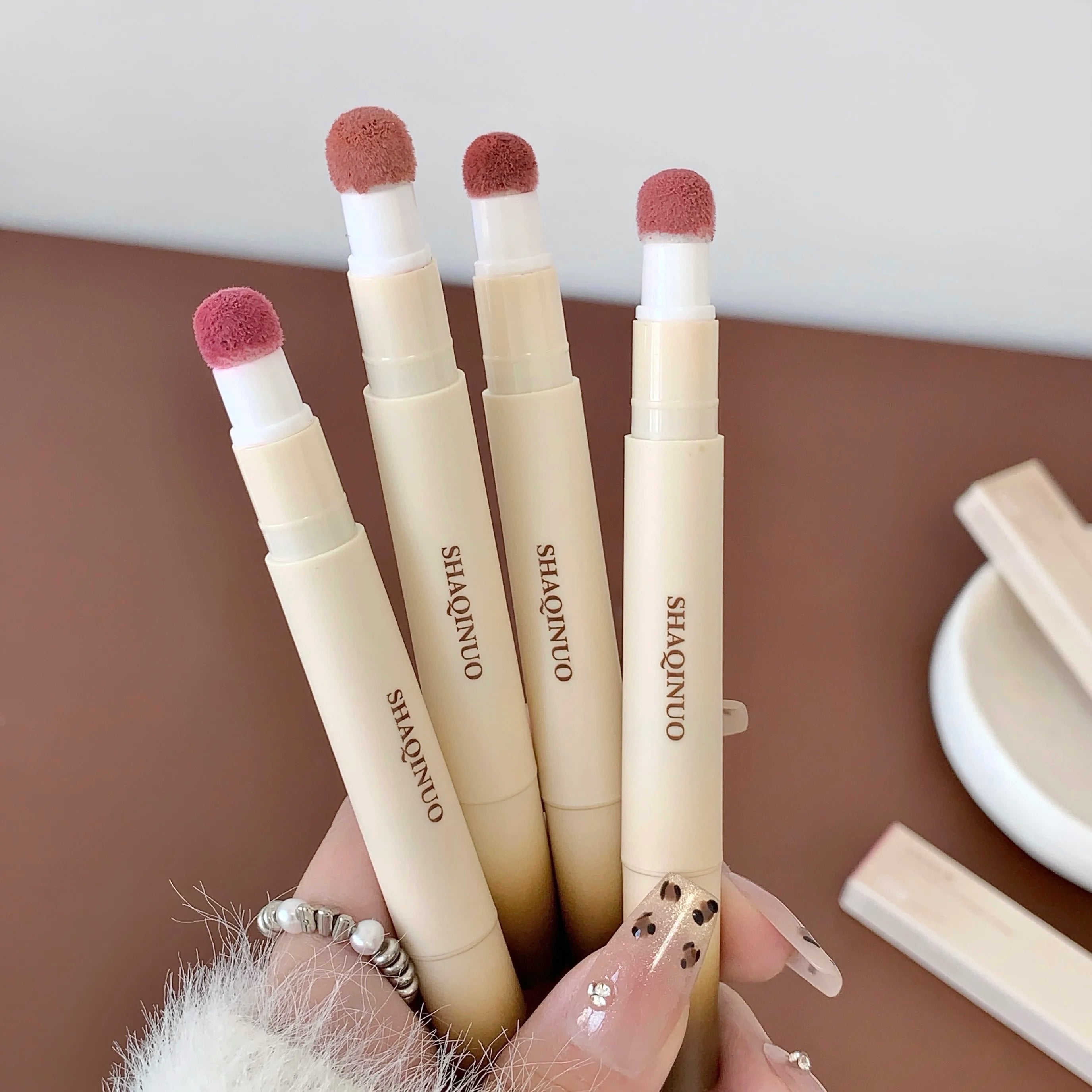 SHAQINUO Velvet Soft Lip Glaze Matte Lipstick Cream Fluffy Brush Head Qme