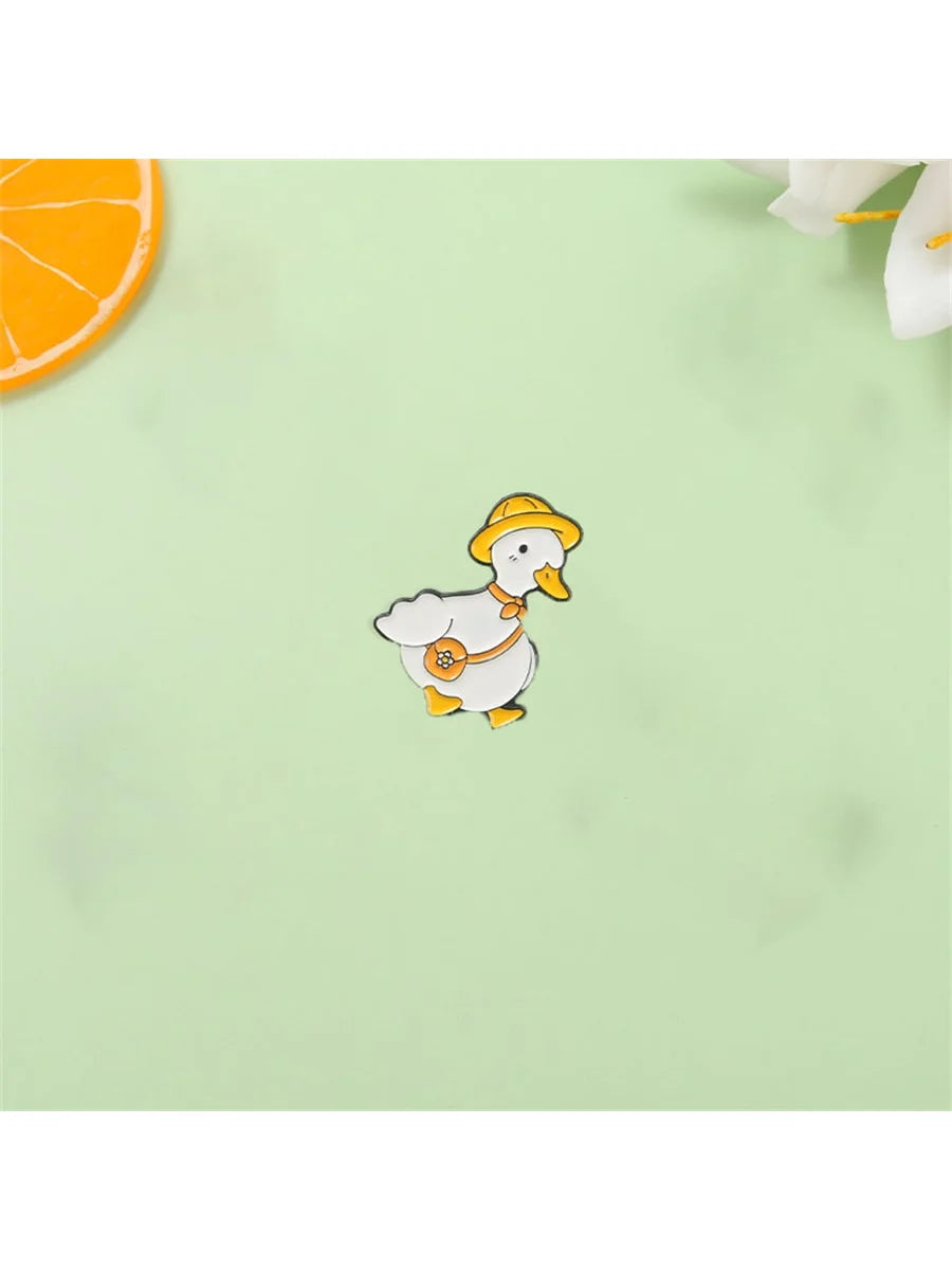 Cartoon Creative Cute Elderly Anime-themed Metal Lacquered Brooch Qme duck