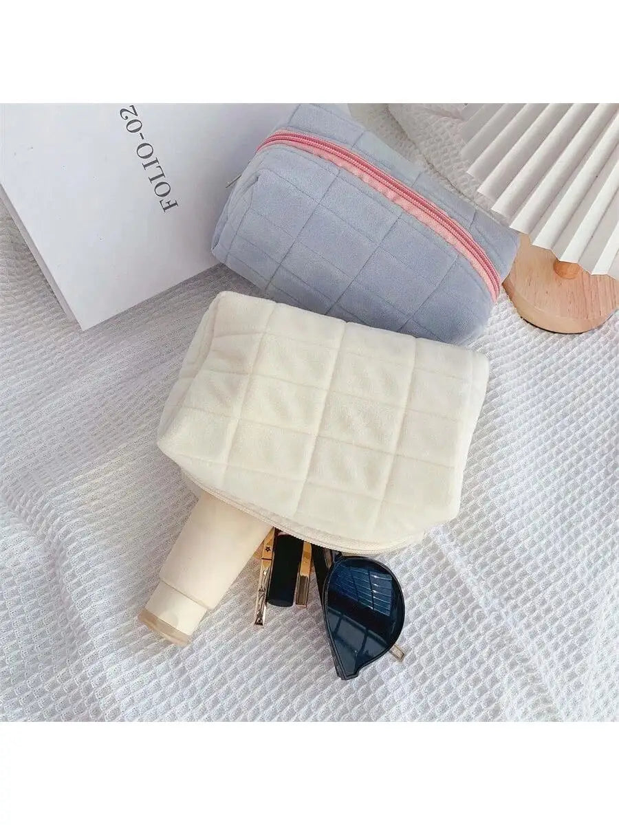 Checkered Pattern Makeup Bag Solid Plush Zipper Toiletries Storage Qme