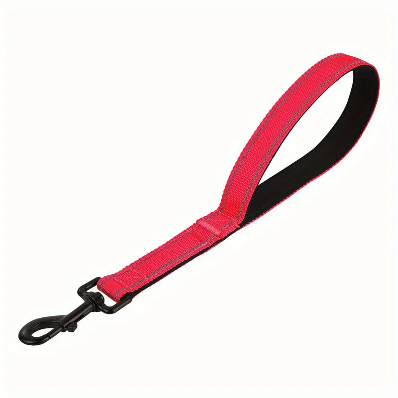Short nylon dog leash, heavy-duty padded handle, reflective black, suitable for walking training of medium and large dogs Qme Red