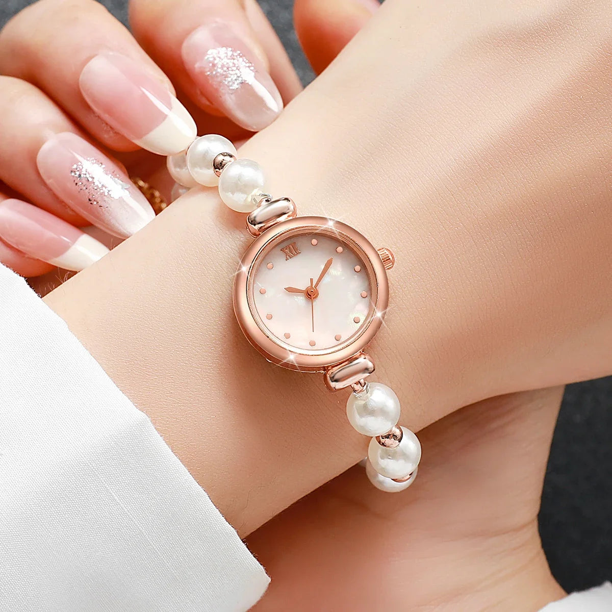 Moda pequena roma dial feminino relógio de quartzo elegante pérolas pulseira relógio de pulso para senhoras reloj mujer Qme