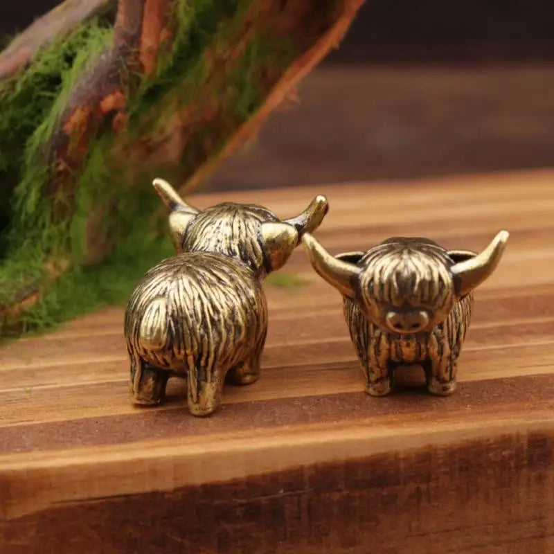 ^Mini Retro Brass Wall Highland Cattle Sculpture Hand Toy Gift Keychain Ornament Home Office Desk Decorative Ornament Qme 1pc