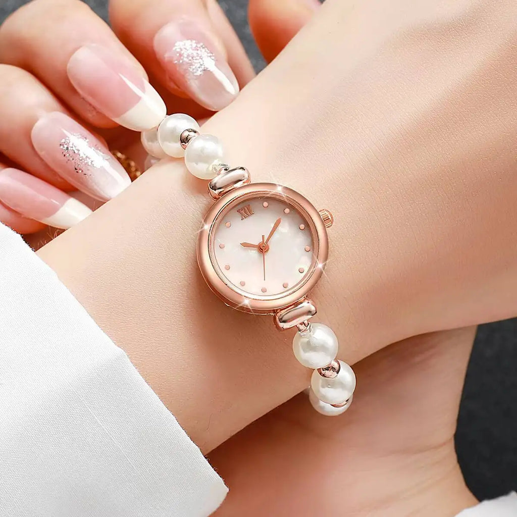 European and American fashion trend watches, fashionable simple scale student watches, women's bracelet watches Qme