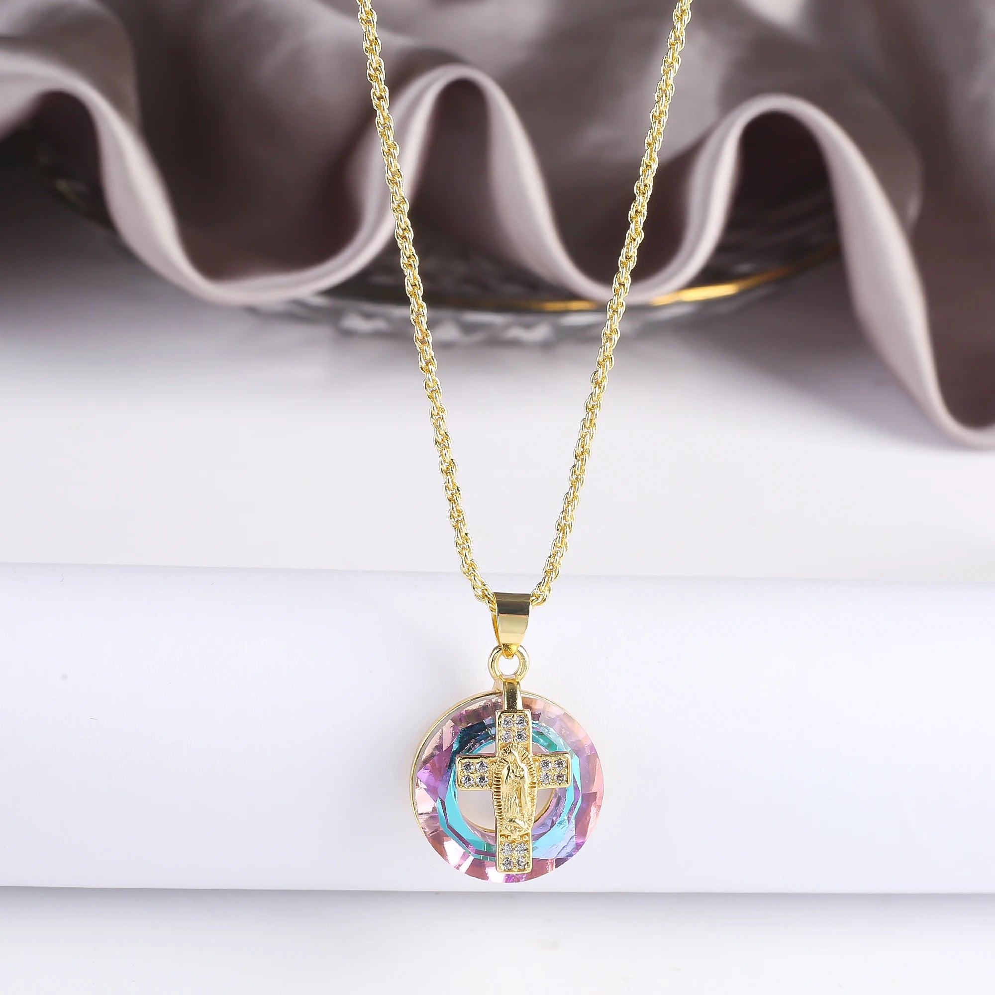 Top Quality Light Luxury Donut Crystal Zirconia Cross Pendant Necklace Personalized For Woman Girl Holiday Wedding Jewelry Gift Qme 3