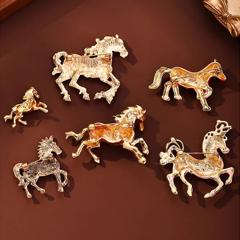 Classic Horse Brooches For Women Zodiac Animal Lapel Pins Casual Party Accessories New Year Gifts Friends Qme