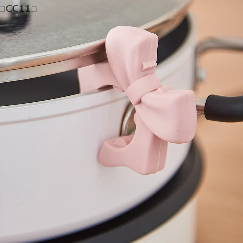 CC11Bow Spatula Holder Silicone Bow Shaped Spoon Rest Anti-scalding Qme