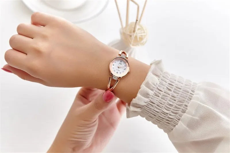 HOT sale Luxury Simple Small Round Dial 3 colour Ladies Womens Watches 2018 Top Brand Casual Quartz Watch Relogio Feminino clock Qme