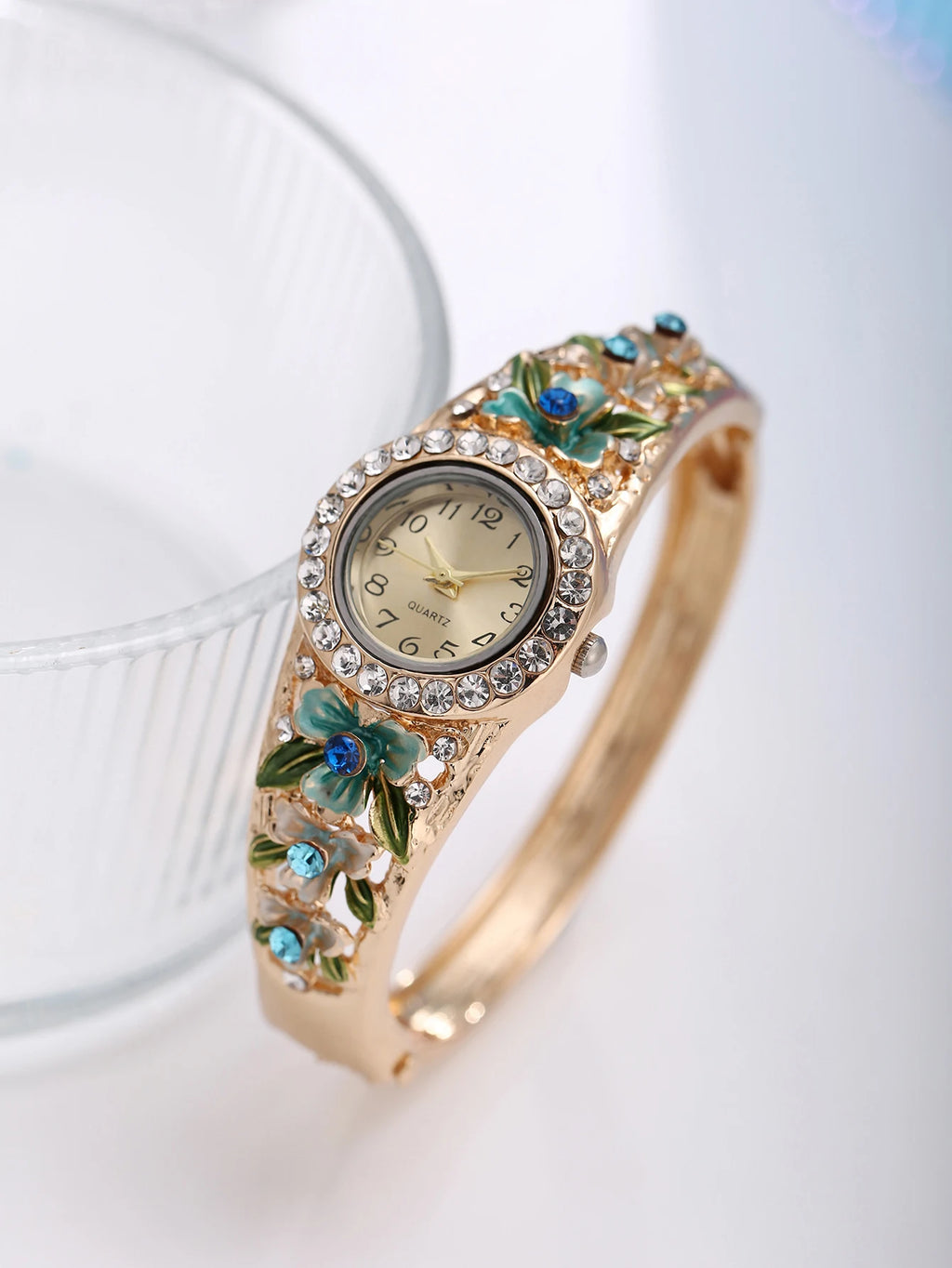 5pcs Women's Fashionable, Elegant and Versatile Women's Atmosphere Watch+Light Luxury Jewelry Set, a Romantic Holiday Gift Qme