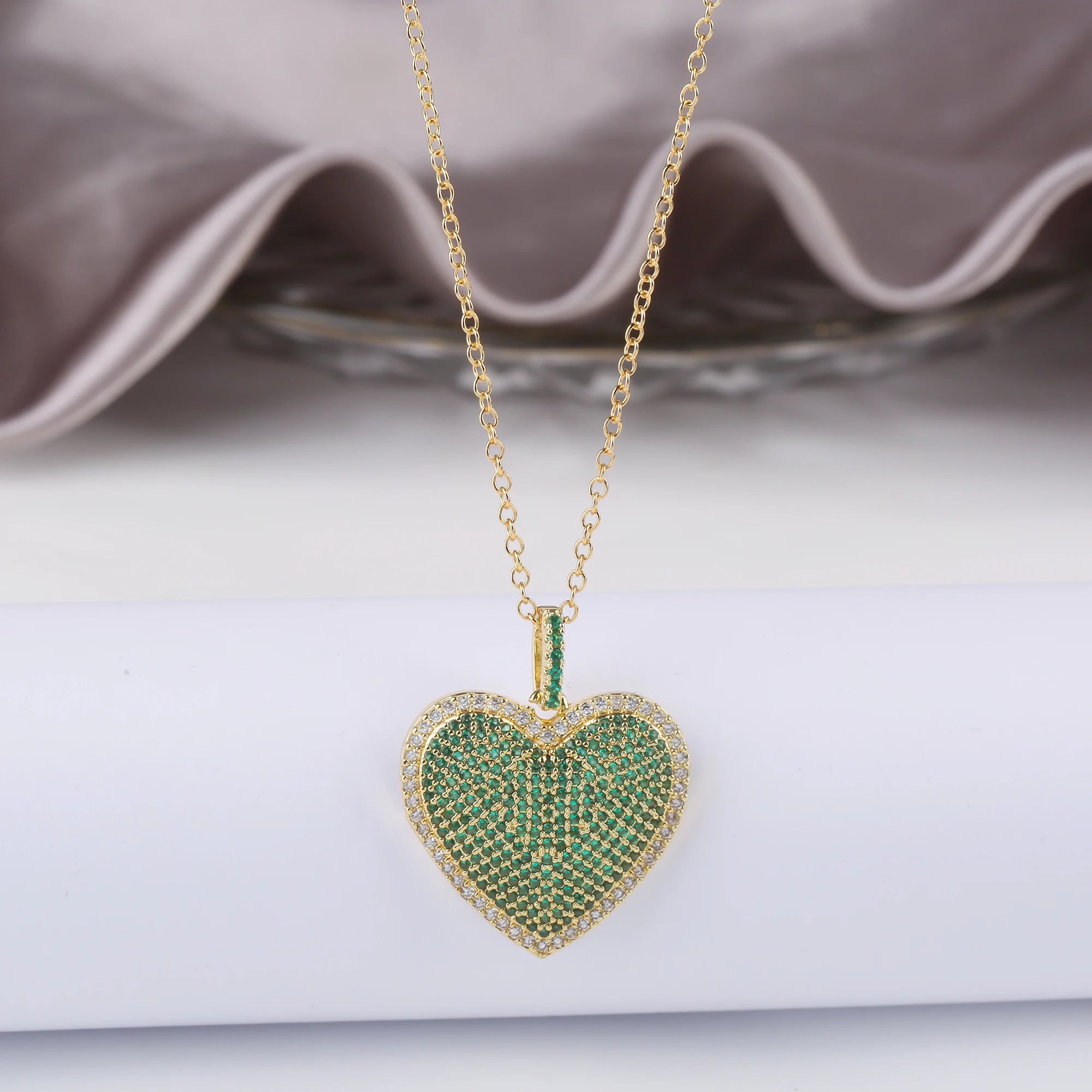 Fashion Luxury Heart Shape Cubic Zirconia Pendant Necklace Elegant for Woman Girl Party Wedding Jewellery Valentine's Day Gift Qme Green