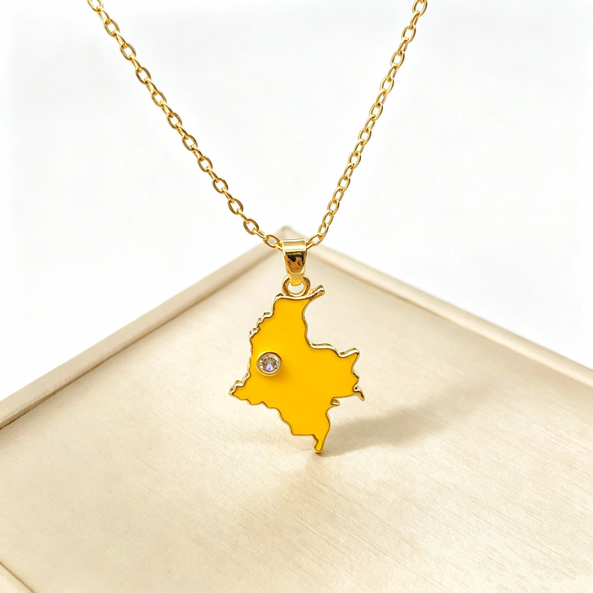 Yellow Red Blue Enamel Colombia Map Multicolor Zircon Pendant Necklace Flag Patriotic Souvenir Jewelry For Women Men Daily Wear Qme 1