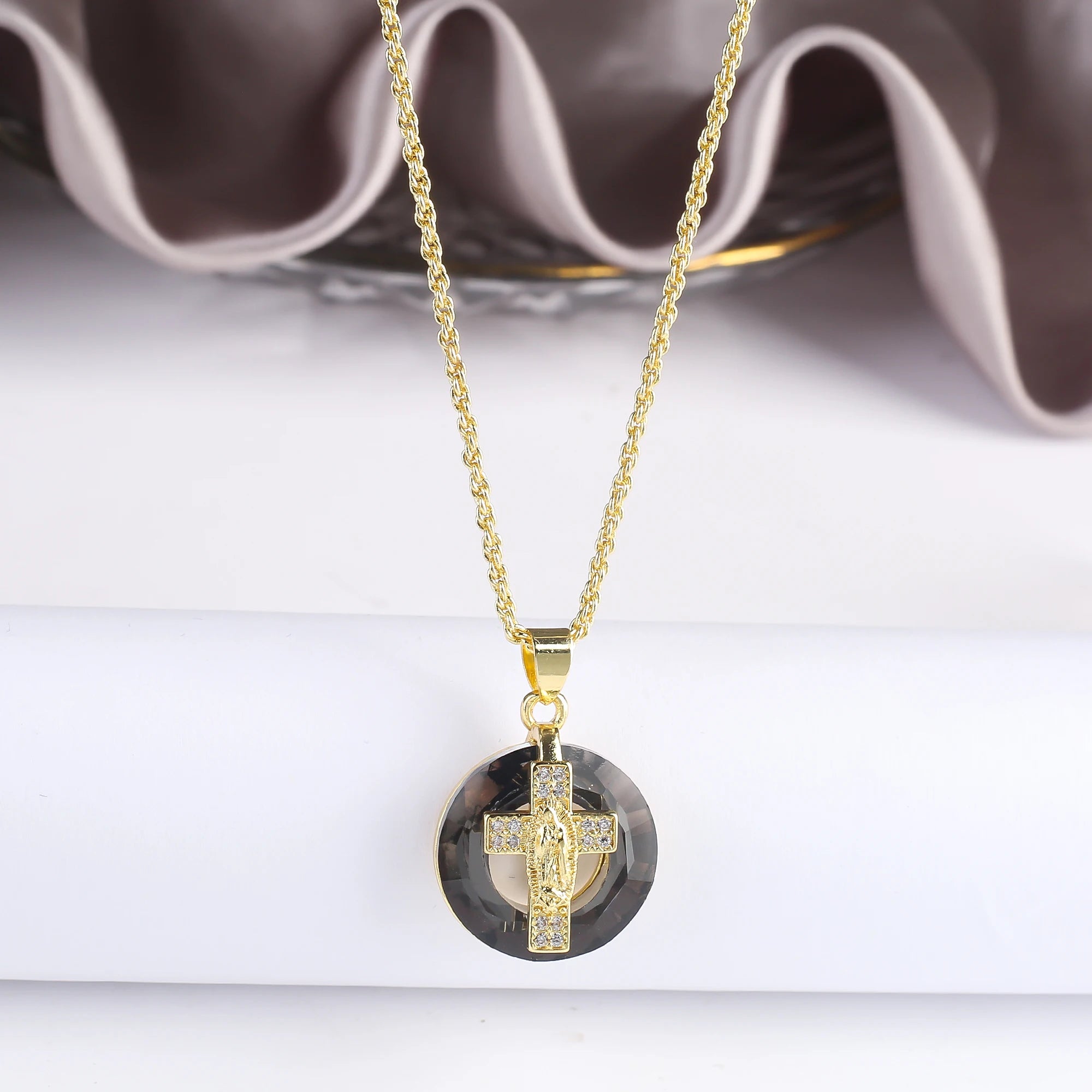 Top Quality Light Luxury Donut Crystal Zirconia Cross Pendant Necklace Personalized For Woman Girl Holiday Wedding Jewelry Gift Qme 7