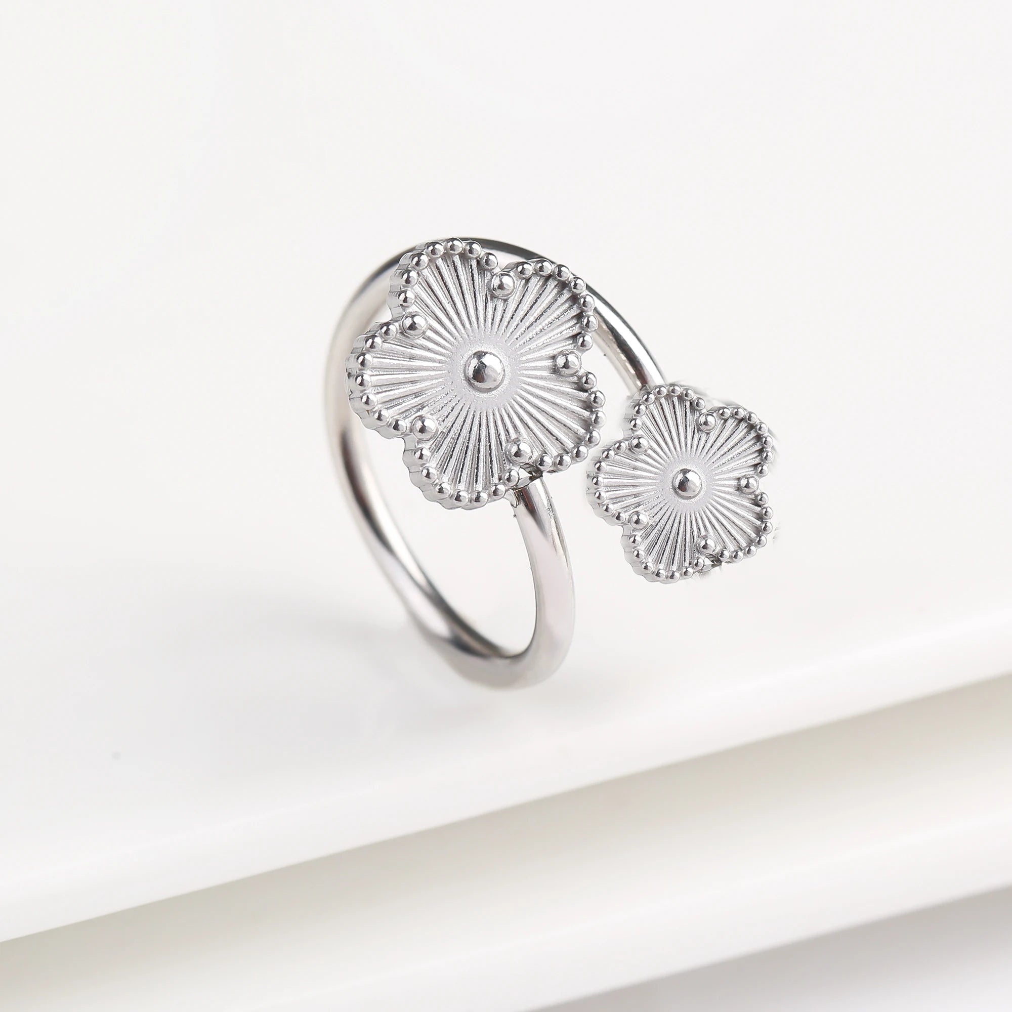 Classic Luxury Clover Metal Laser Stainless Steel Five Leaf Flower Open Ring Simple for Woman Girl New Fashion Party Jewelry Qme Silver
