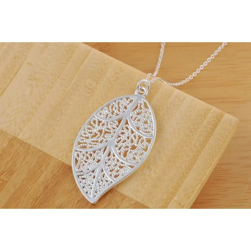 Fine Pretty 925 Sterling Silver Leaf Pattern Pendant Necklace for Women Holiday Gifts High Quality Fashion Party Wedding Jewelry Qme
