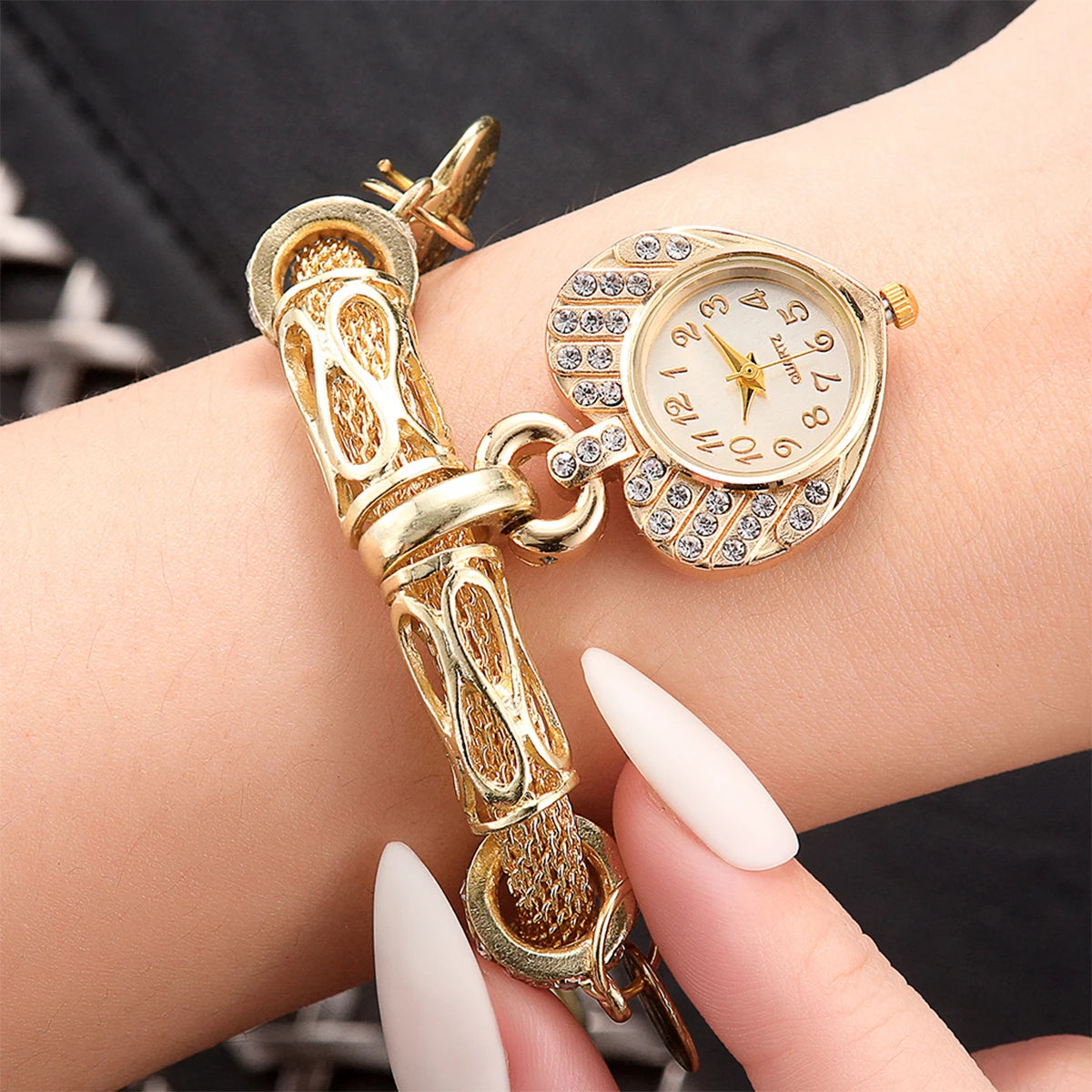 Luxury Rhinestone Heart Dial Women's Watch Fashion Ladies Bracelet Quartz Watches Qme Gold