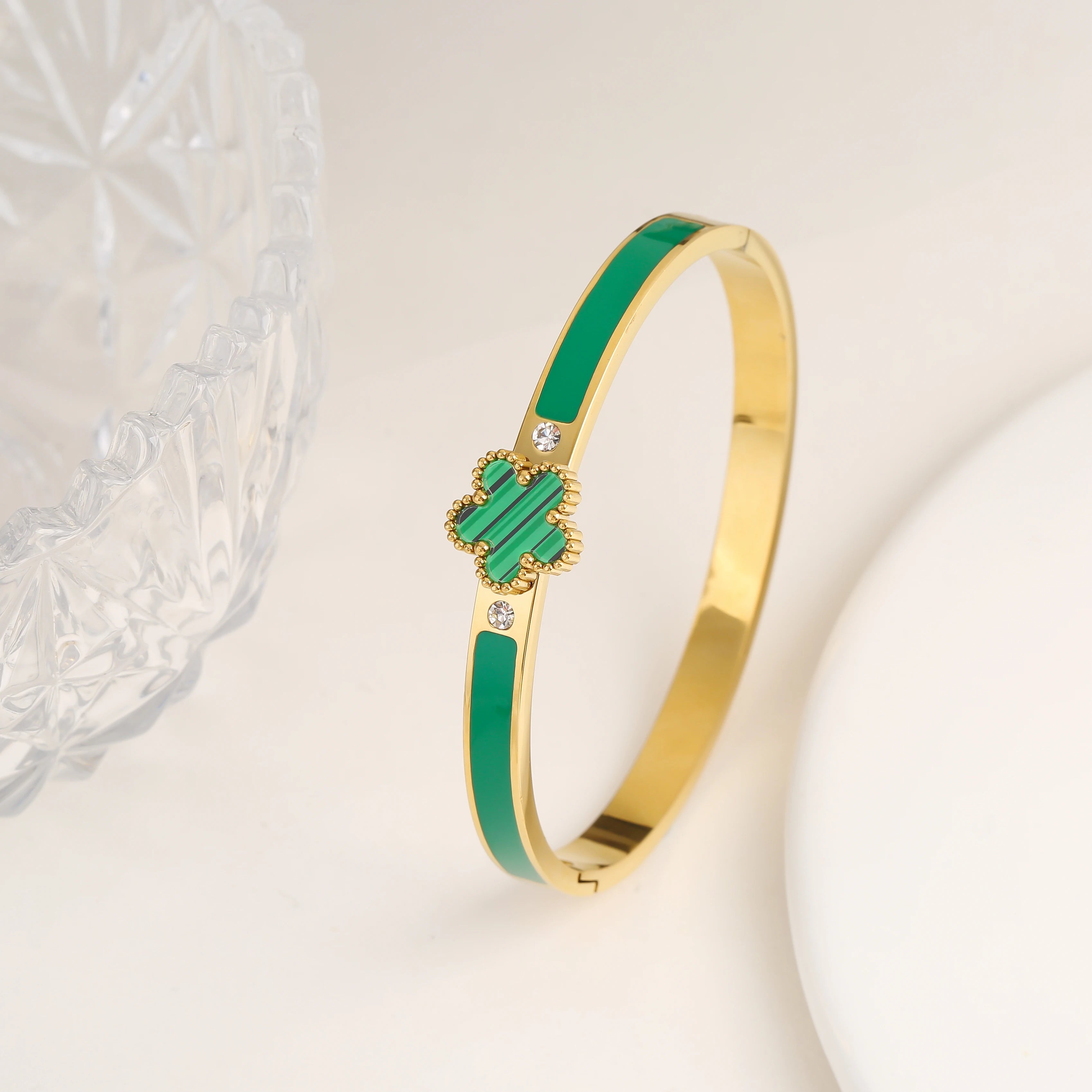 2pcs Gold Color Stainless Steel Five-Leaf Flower Bangle Simple For Woman Party Wedding Exquisite Wrist Jewelry Fine Clover Gift Qme 9