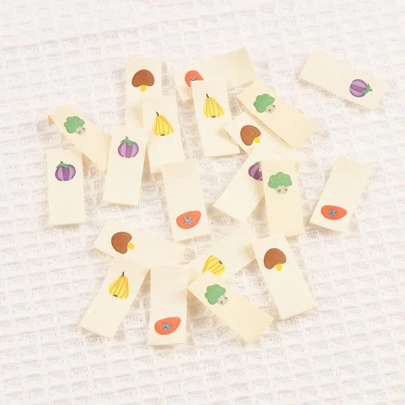 50pcs 15×38mm Mixed Pattern cotton Labels Persimmons mushrooms Pears Personalized Sewing Label DIY Clothing Decoration cp3810 Qme