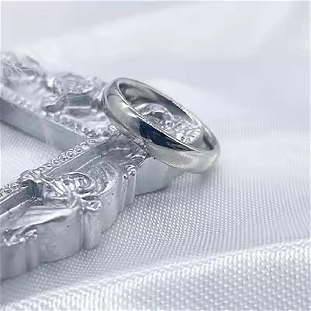 Fashion Luxury Vintage Engagement Wedding Ring Couple Ring Simple Fashion Style Fine Jewelry Anniversary Gift Men and Women Ring Qme