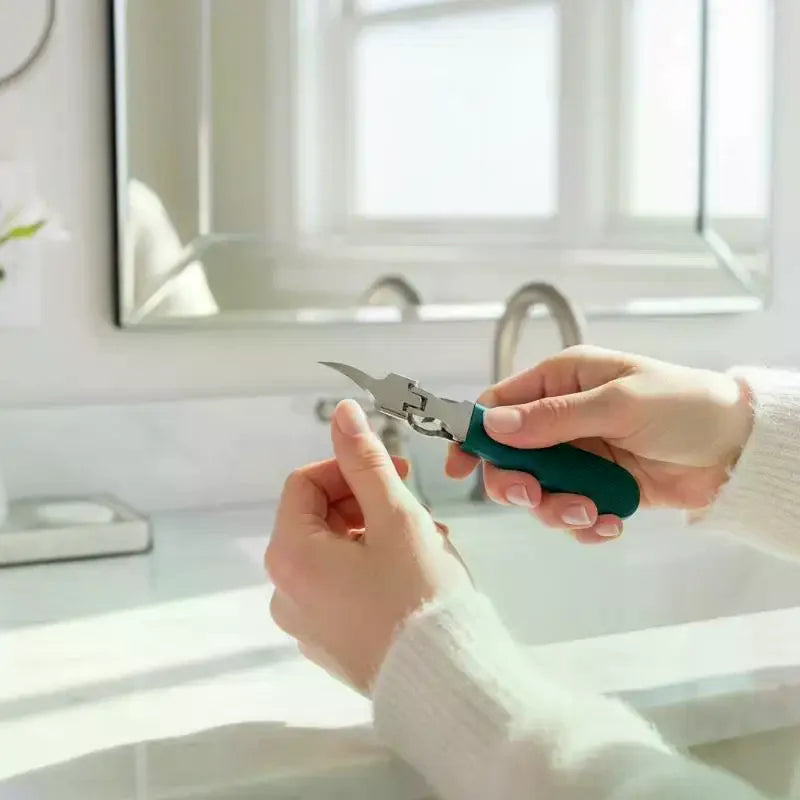 Slanted Fine Nail Clippers Thick Nails Anti Splash Strong Sharp Qme