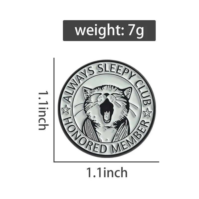 Yawning Cat Metal Enamel Brooch Cute Lazy Kitten Lapel Pin Cartoon Animal Badge Fashion Jewelry Backpack Clothes Hat Bag DIY Dec Qme