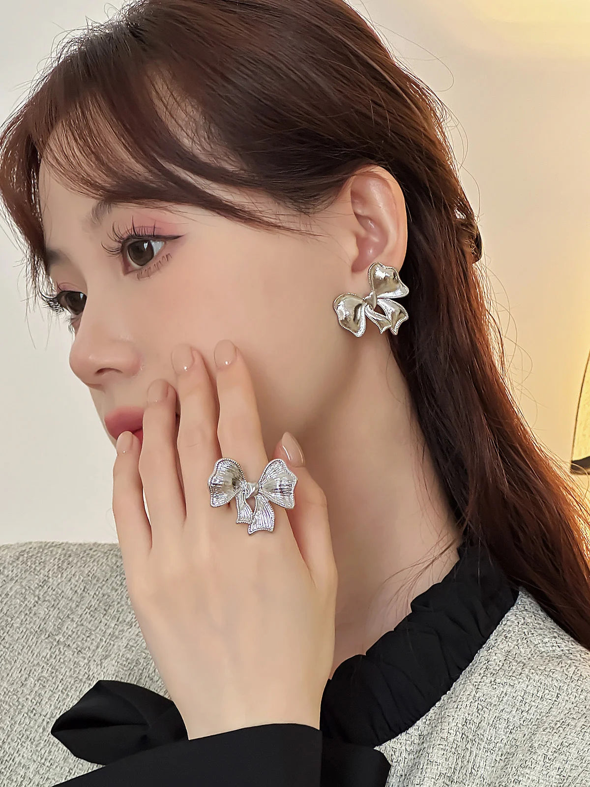 New Arrival Silver Color Metal Bow Knot Big Ring for Women Girls Ins Korean Simple Fashion Exaggerated Jewelry Gifts 2025 Qme