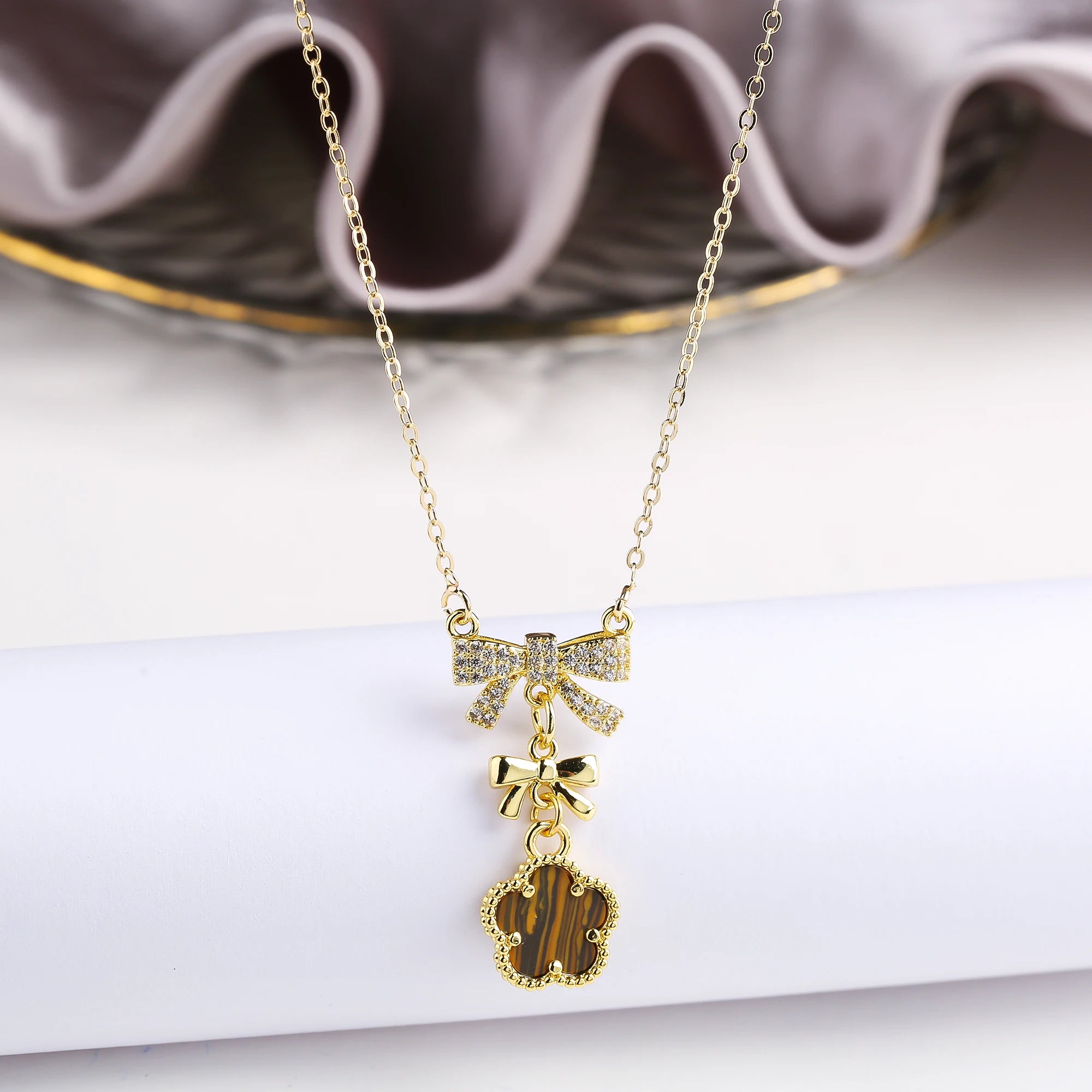 10 Color Natural Stone Five Leaf Flower Pendant Fashion Zirconia Bowknot Choker Chain Classic for Woman Brand Jewelry Clover Qme Tiger Eye