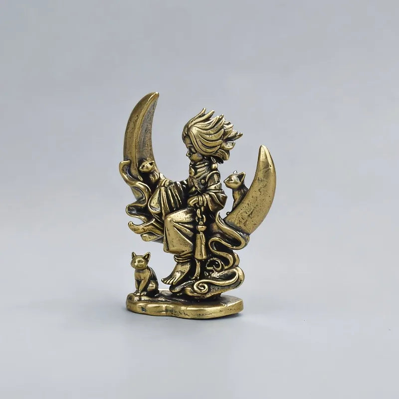 Vintage Brass Moon Witch，Mini Statue Antique Metal Desktop Ornament Gothic Witchcraft Table Decor Halloween Mystical Amulet Gift Qme