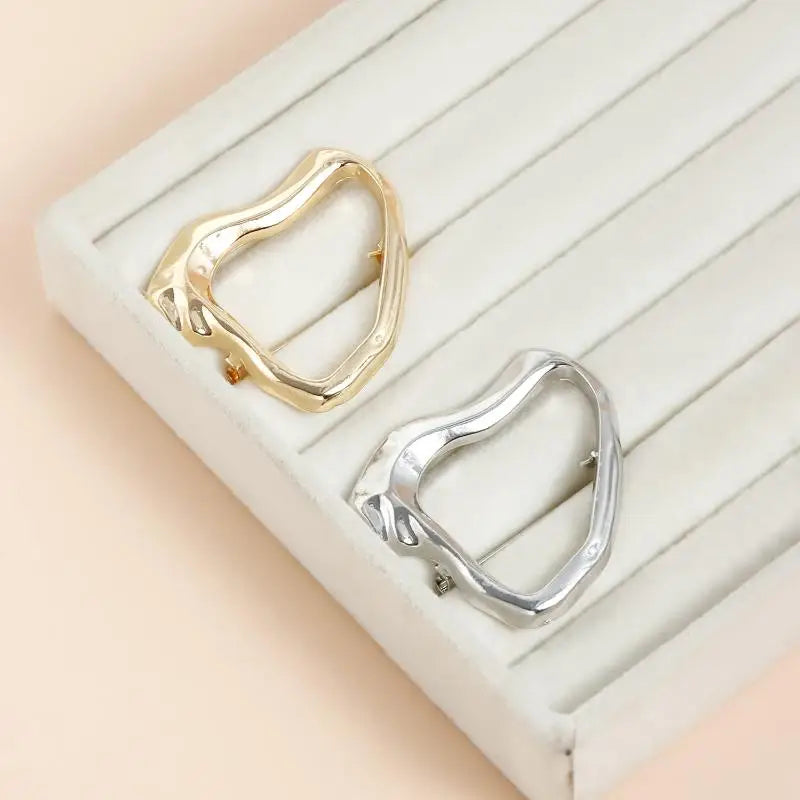 Geometric Irregular Brooches Exquisite Heart Waist Cinch Pins For Women Men Vintage Casual Versatile Fixed Clothing Accessories Qme