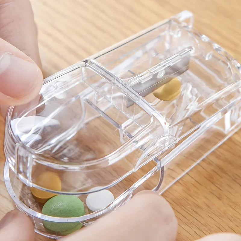 One Compact And Portable Pill Organizer Featuring a Built-In Splitter, Design, And Comes with an OPP Bag. Qme