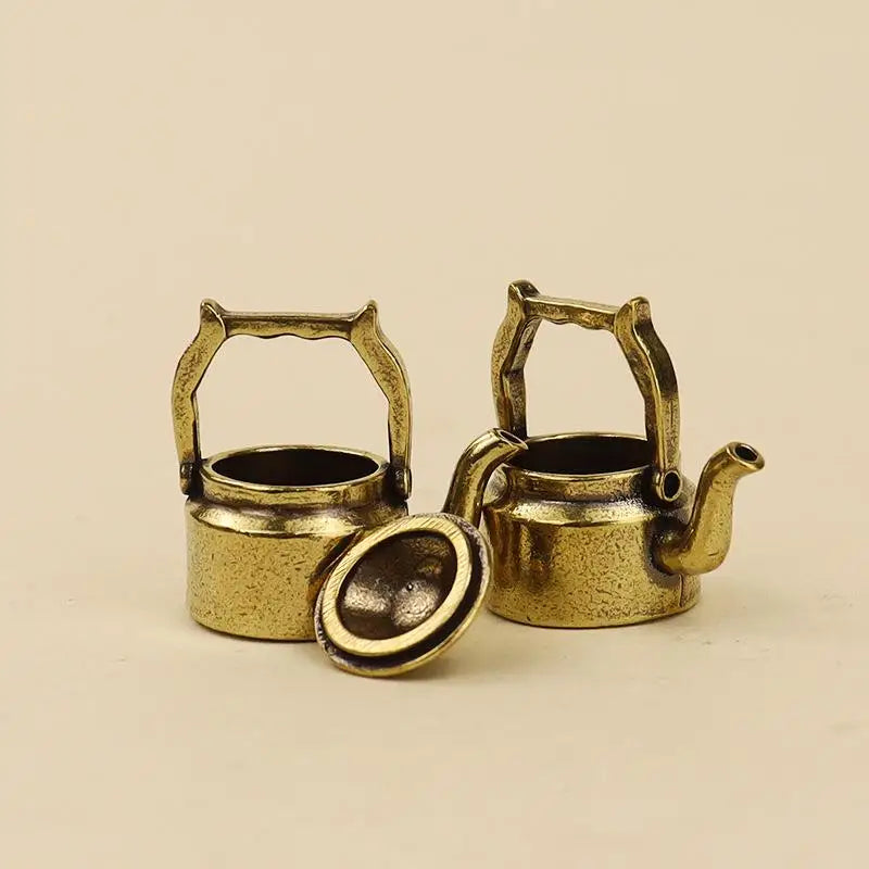 Desk Ornament Antique Copper Mini Fingertip Kettle Teapot Pocket Incense Burner Retro Brass Tea Pet Home Decor Accessories Qme