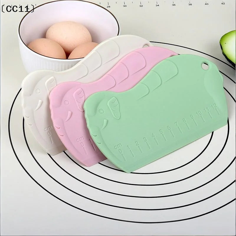 Graduated Plastic Dough Scraper Convenient Practical Kitchen ToolCC11 Qme