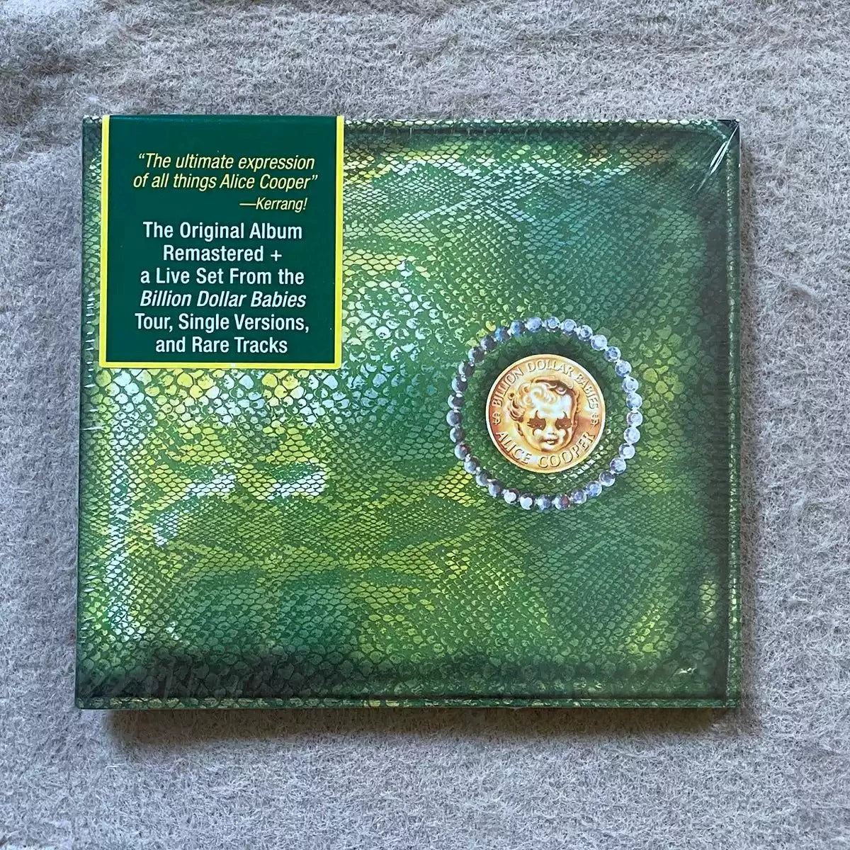 Vintage Rock Remastered Compilation CD Snake Skin Texture Emblem Design High-Fidelity Live Performance Audio Disc for Rock Fans Qme Dollar Babie