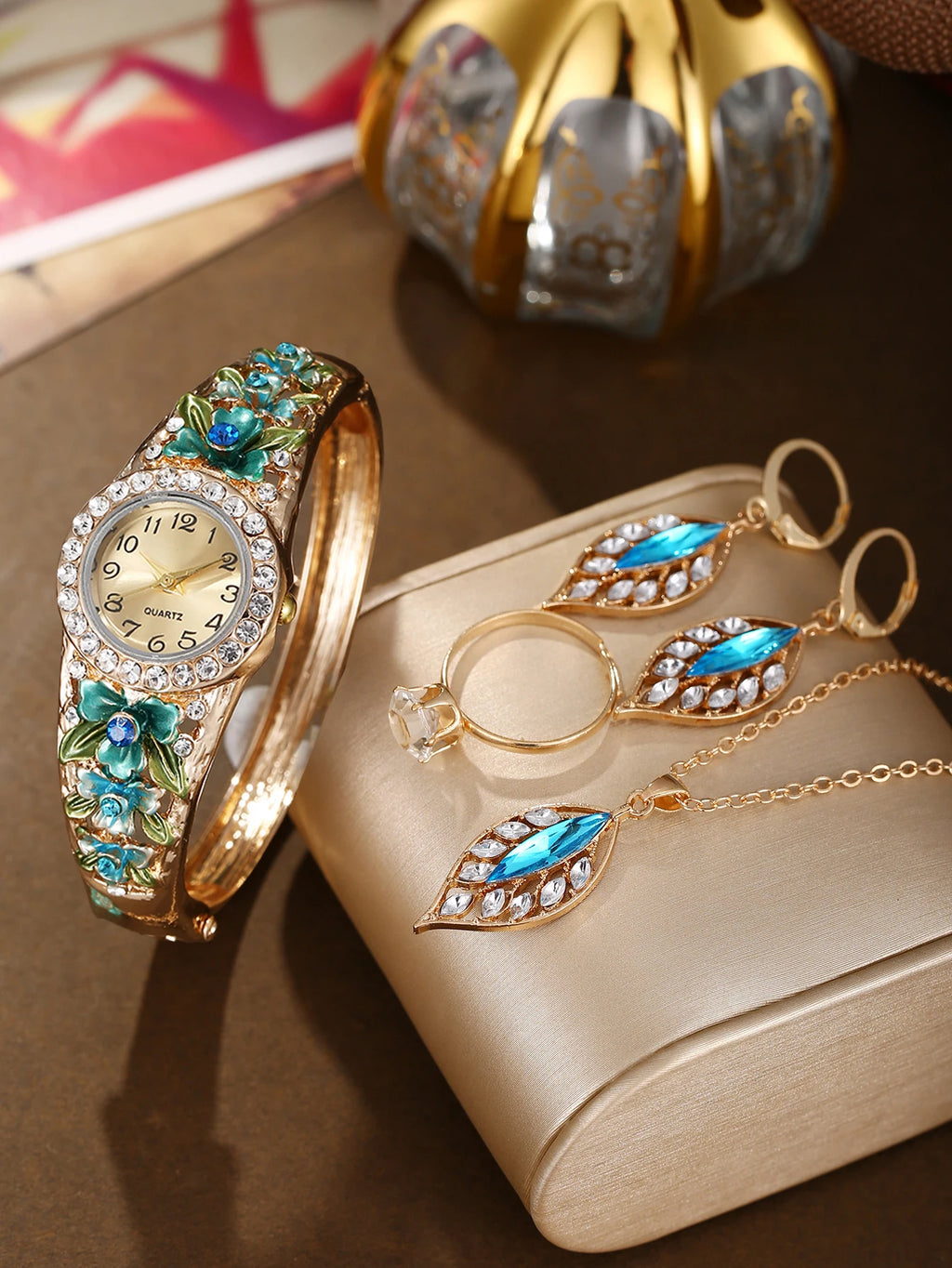 5pcs Women's Fashionable, Elegant and Versatile Women's Atmosphere Watch+Light Luxury Jewelry Set, a Romantic Holiday Gift Qme