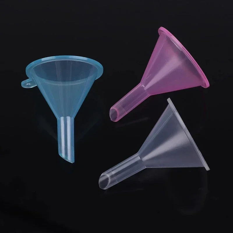 100pcs/lot Plastic Small Funnels For Perfume Mini Liquid Oil Funnels Kitchen Gadget Empty Bottle Packing Tools Qme