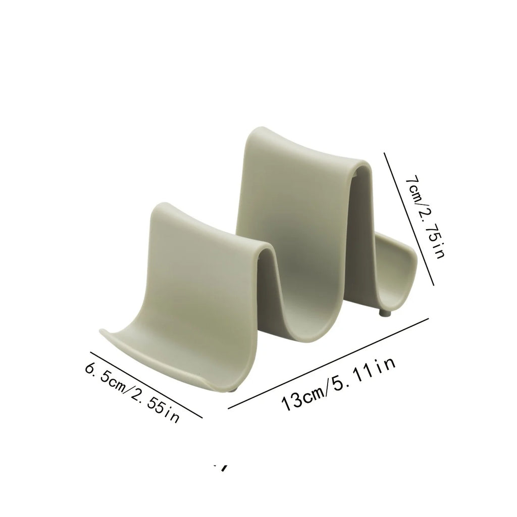 A wavy kitchen countertop, lid, spatula, storage rack, and storage rack Qme