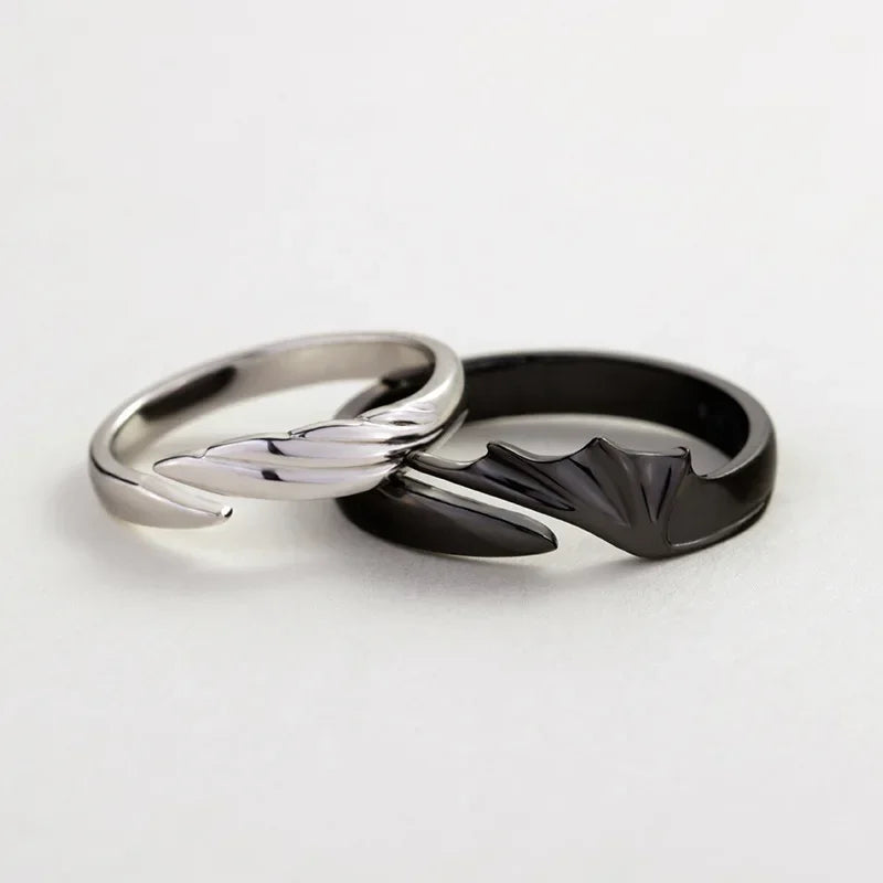 2025 Hip Hop Punk Angel and Devil Couple Rings Men Women Korean Simple Black silvery Gift Jewelry for Engagement Accessary Femme Qme
