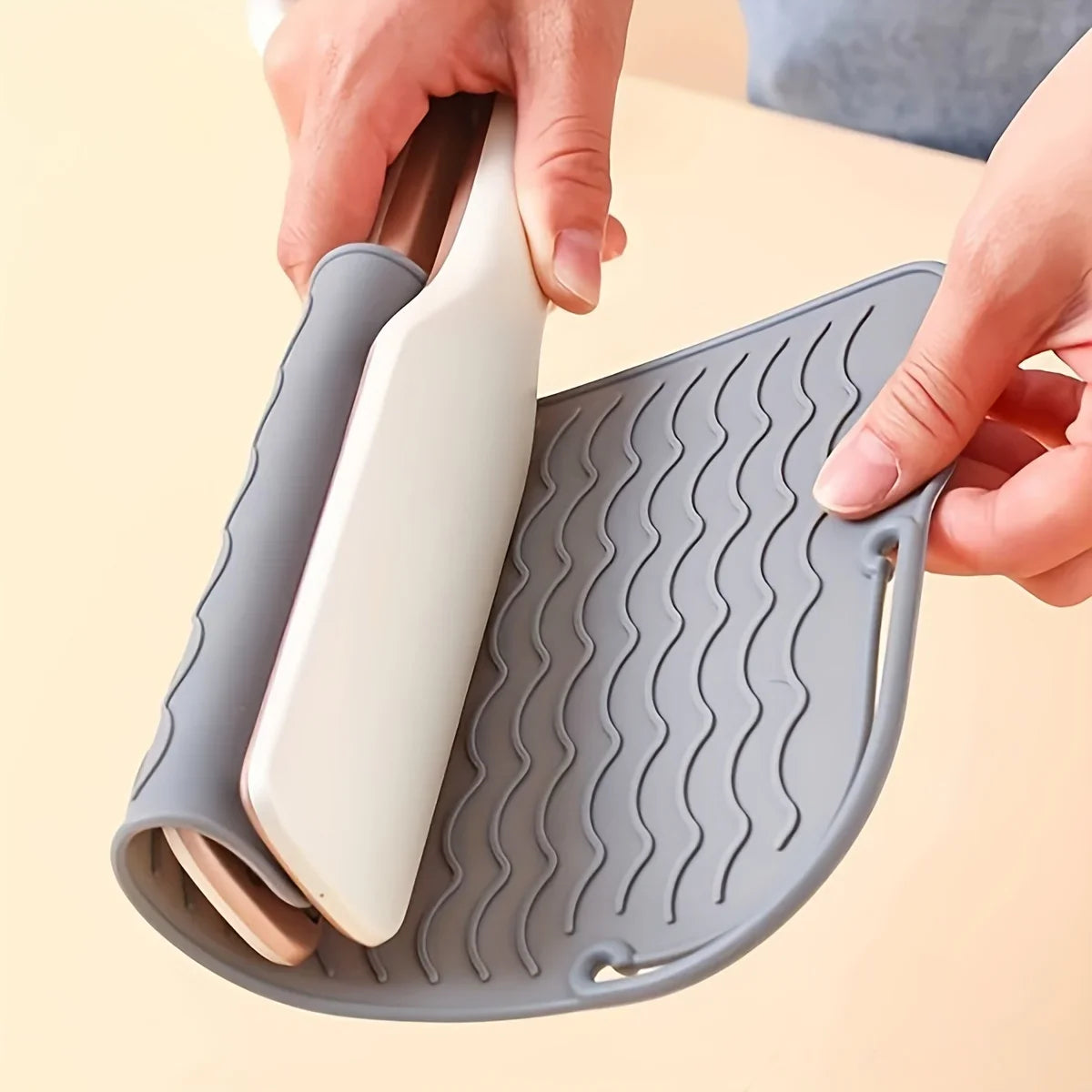 1PC Silicone Heat Resistant Mat For Hair Styling Tools, Pad For Curling lrons And Straighteners, Portable Styling Heat Mat Qme Grey