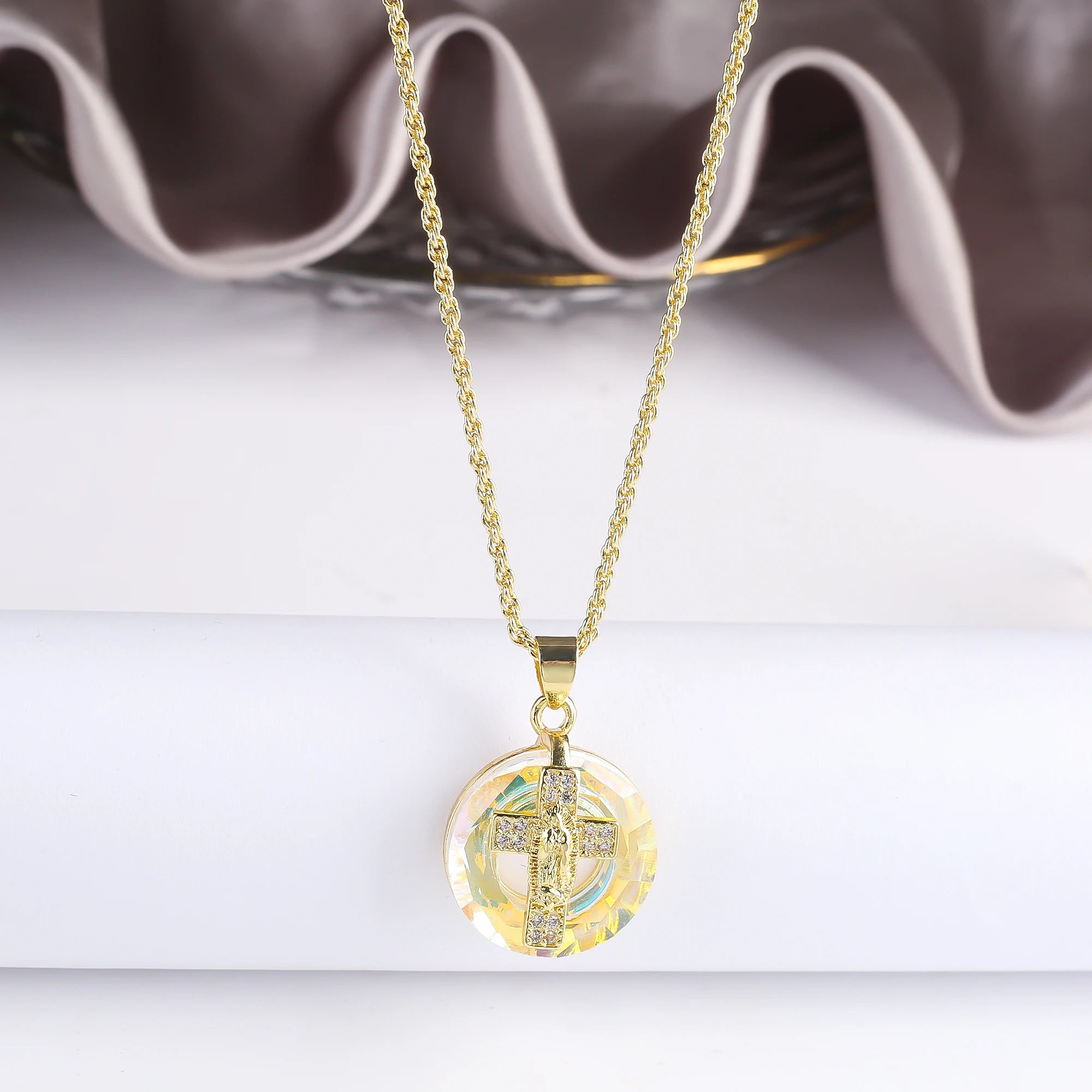 Top Quality Light Luxury Donut Crystal Zirconia Cross Pendant Necklace Personalized For Woman Girl Holiday Wedding Jewelry Gift Qme 5
