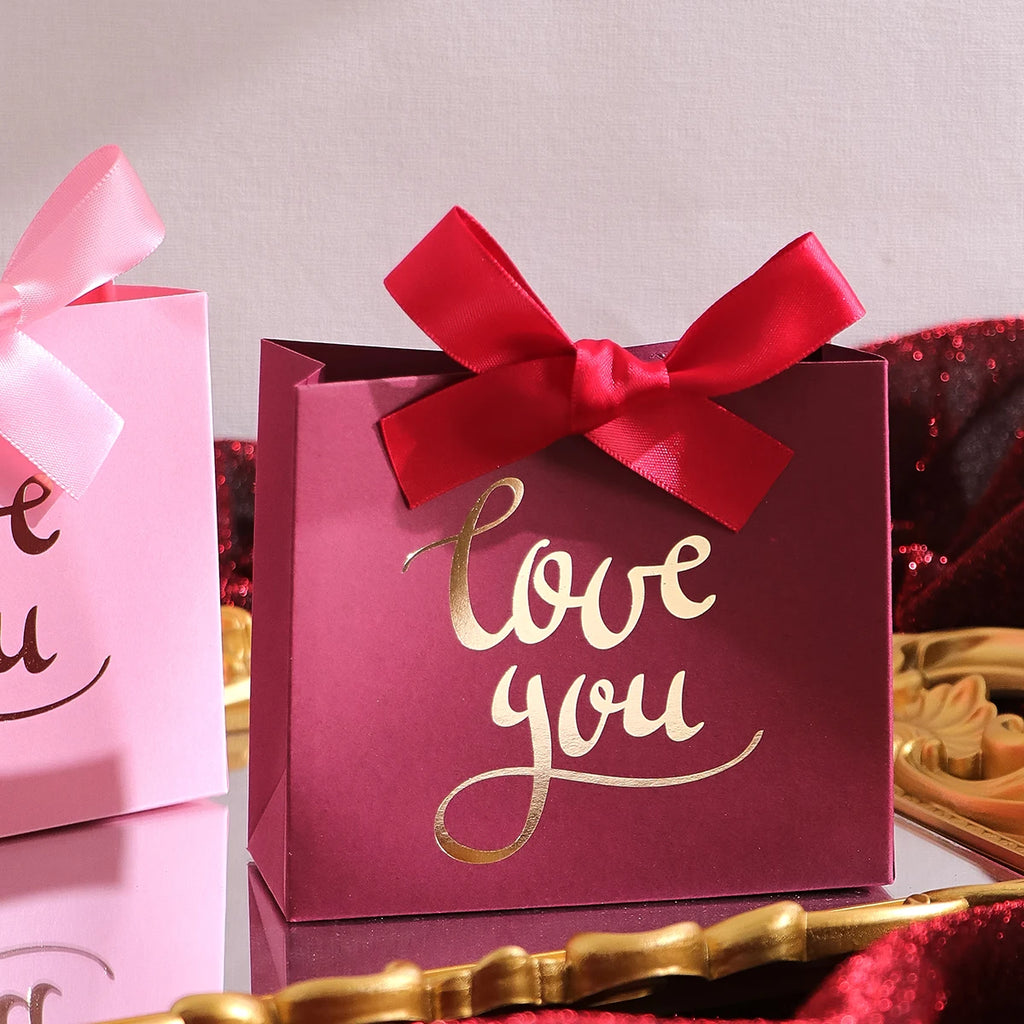 Set of 10 Cute Mini Gift Bags - “Love” Design for Candies, Chocolates and Small Gifts - Perfect for Valentine's Day, Anniversari Qme