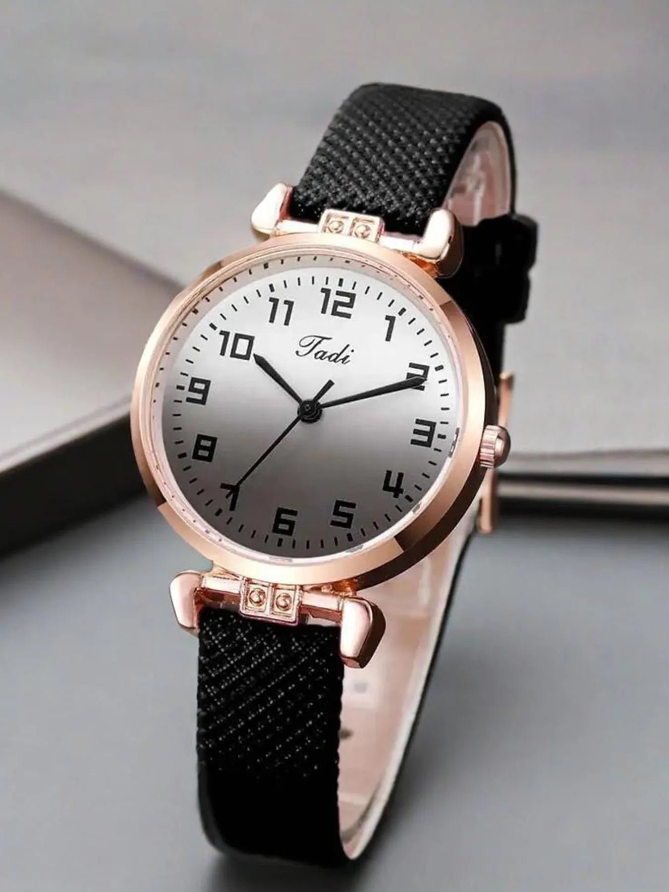 3/5-piece watch set for female niche, small and fresh students, gradient color, artistic style, digital scale women's watch Qme