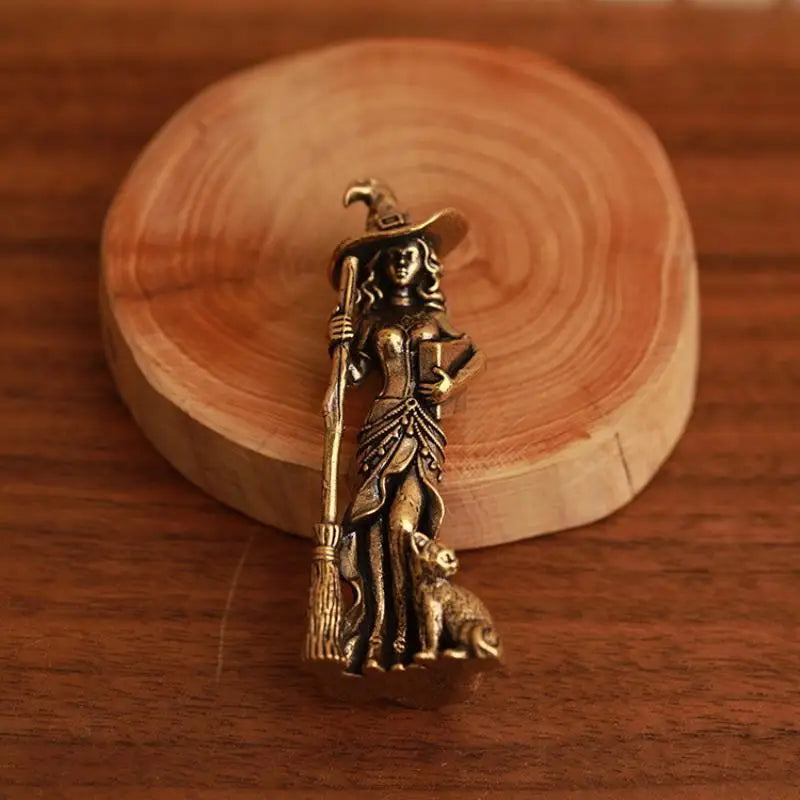 Home Ornament Retro Beautiful Wizard Characters Figurines Brass Magic Qme