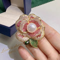 Trendy New Flowers Women Brooch Elegant Pearl Camellia Pins Fashion Female Party Coat Dress Scarf Accessories Jewelry Gift Qme A1