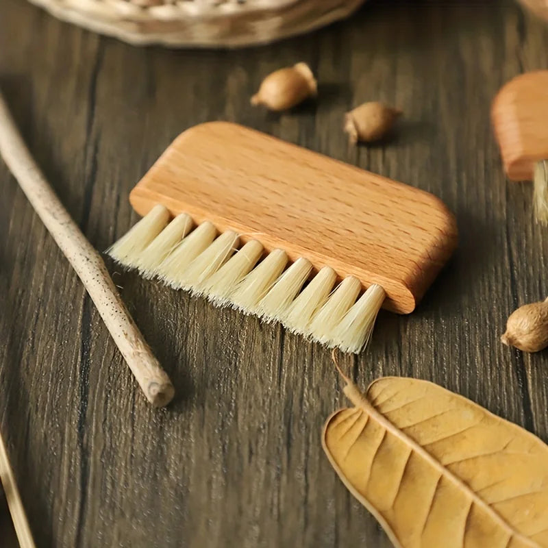 Nail brush, a hard-textured scrubber, is suitable for cleaning the toes and nails, and can also be used as a nail cleaning brush Qme