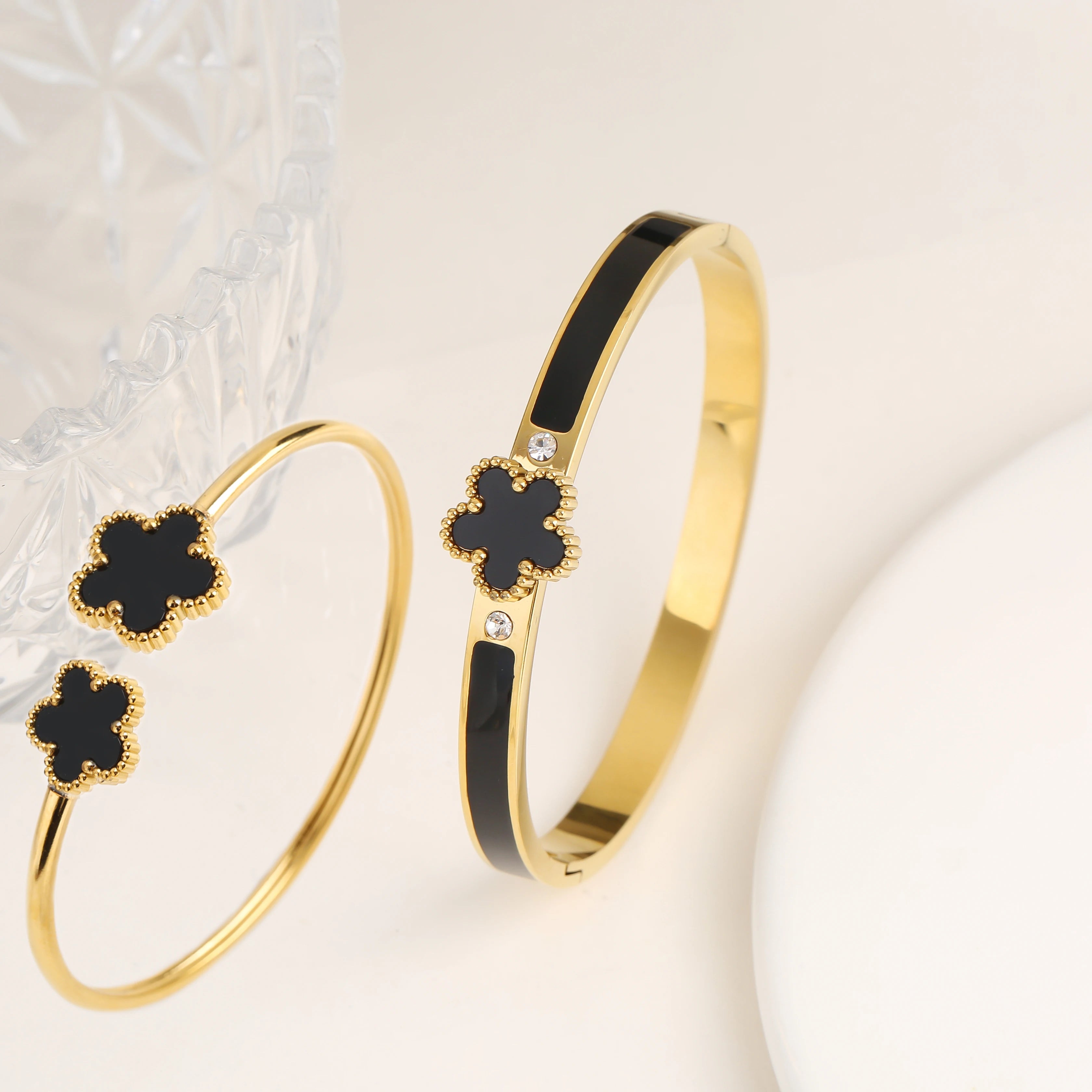 2pcs Gold Color Stainless Steel Five-Leaf Flower Bangle Simple For Woman Party Wedding Exquisite Wrist Jewelry Fine Clover Gift Qme 2