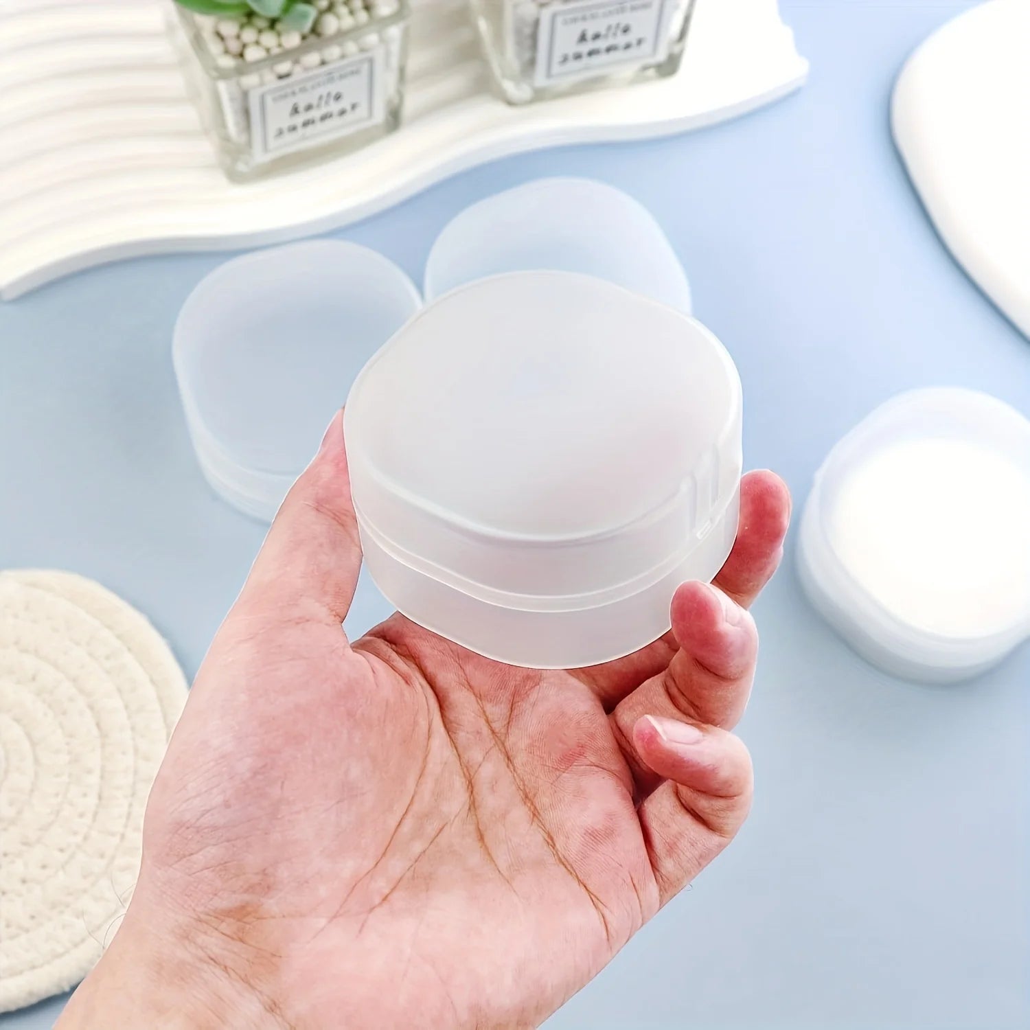 Round Soap Dish, Storage Box - Portable Cosmetic Cotton and Makeup Remover Storage Box, Sealed Travel Design Qme