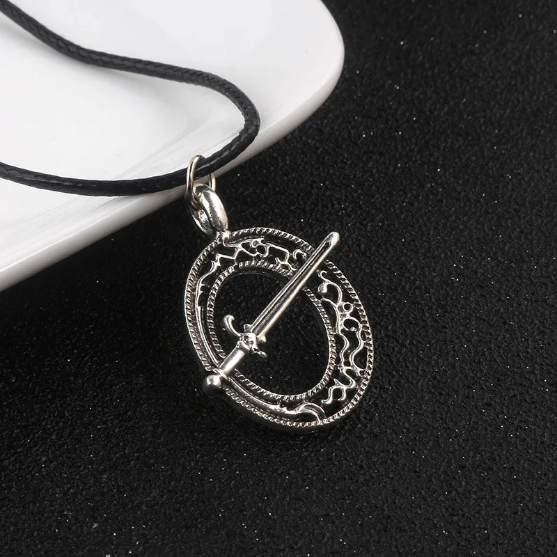 Steam Game Dark Souls 3 Cosplay Blade of The Dark Moon Pendant Covenant Sword Retro Necklace Leather Rope Steampunk Jewelry Gift Qme