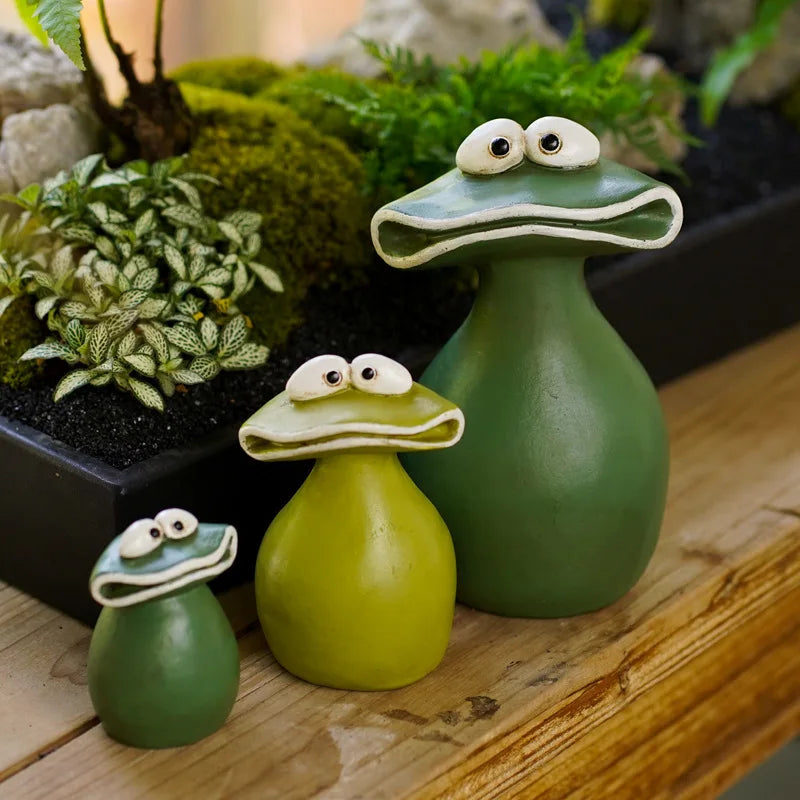 Resin Frog Figurine Kawaii Big Mouth Garden Decor Indoor Desk Qme
